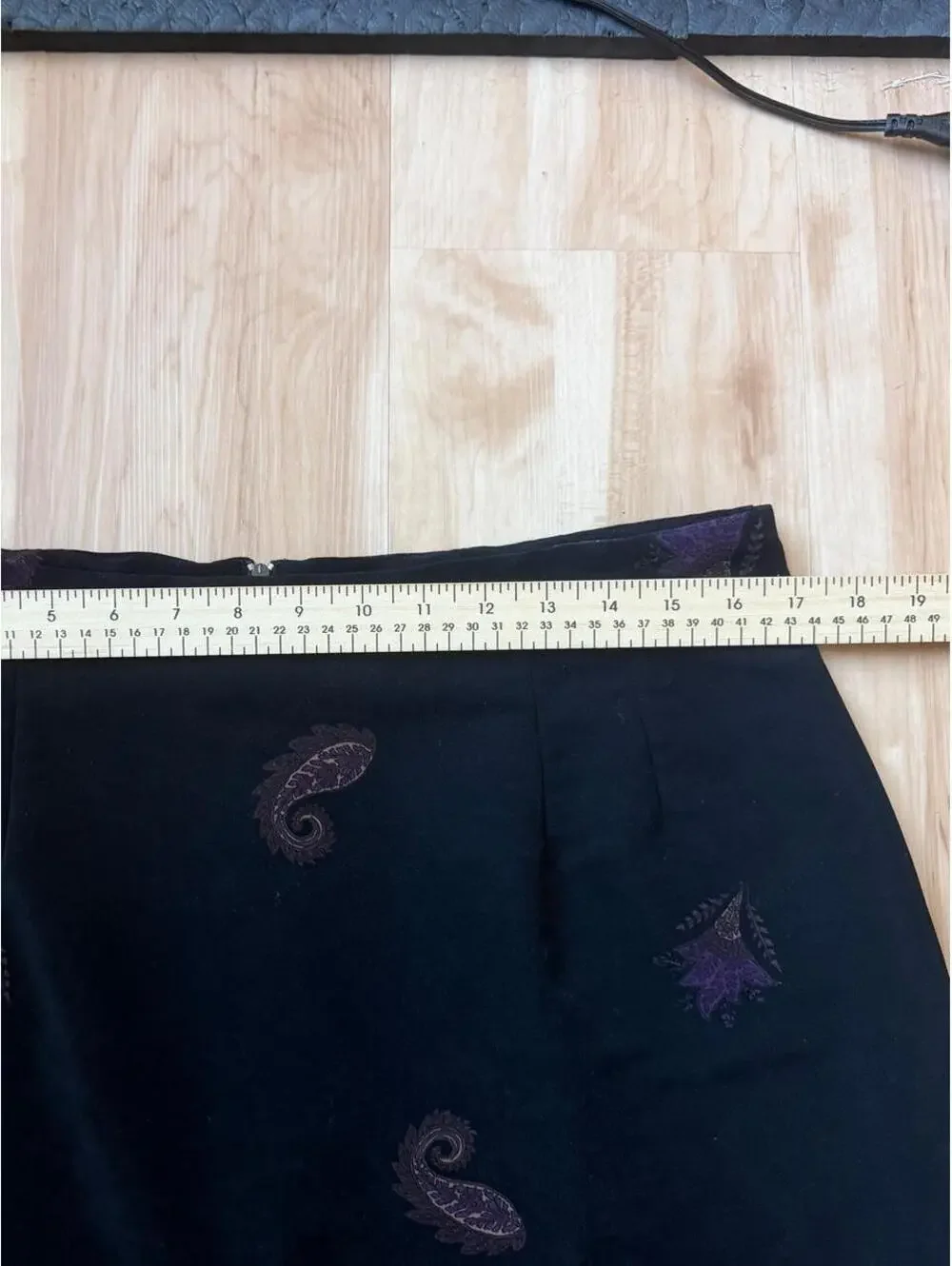 Briggs New York vintage 90s velvet Black & Purple Paisley Midi Skirt